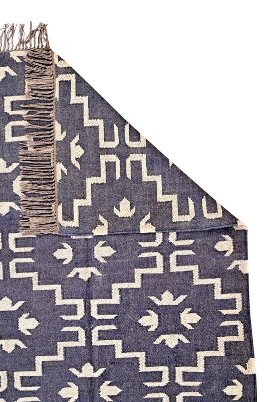 alfombra kilim color azul, patrones geometricos